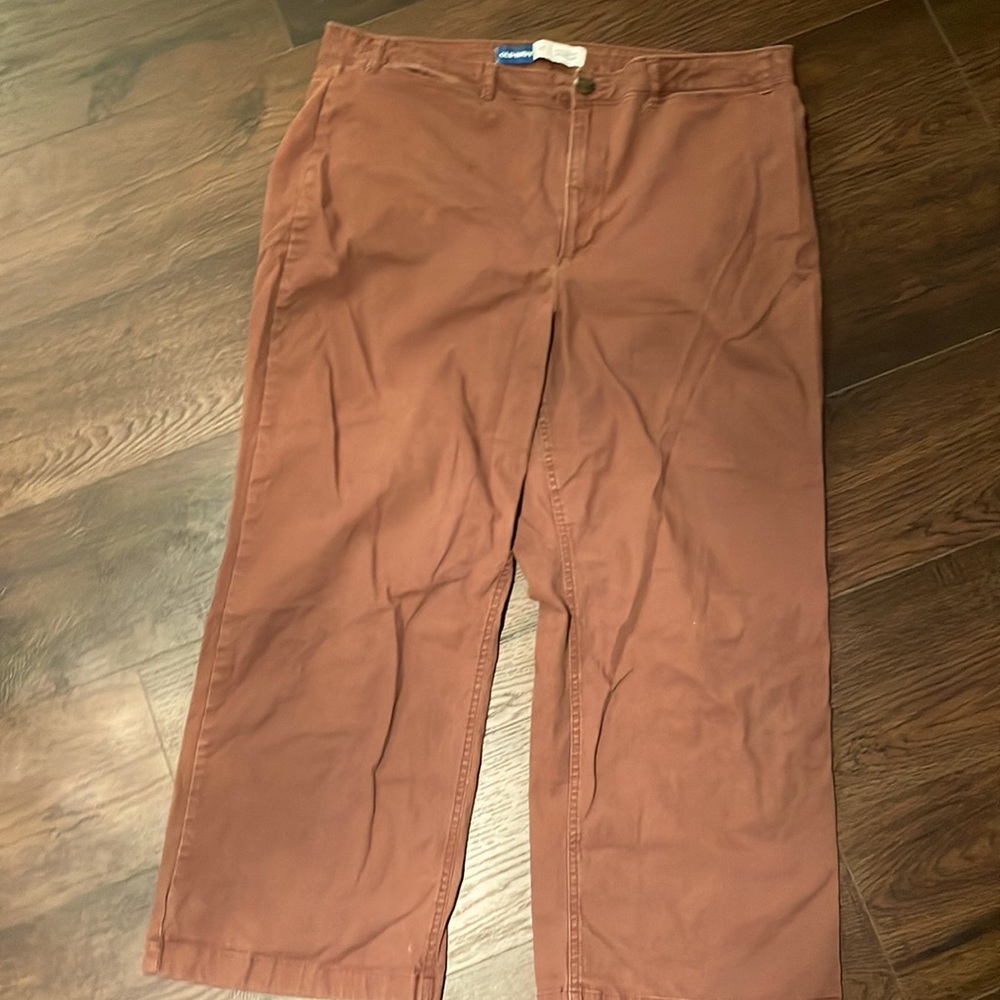 Old navy extra high rise wide leg pants kind of a brown w/pink undertone color